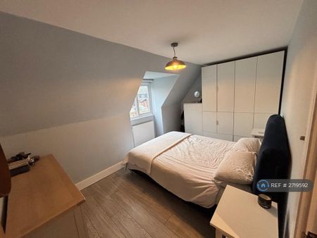 3 bedroom semi-detached house to rent - Photo 3