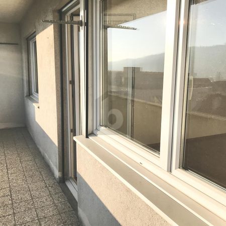 CENTRAL, SPACIOUS, WITH BALCONY - Photo 3