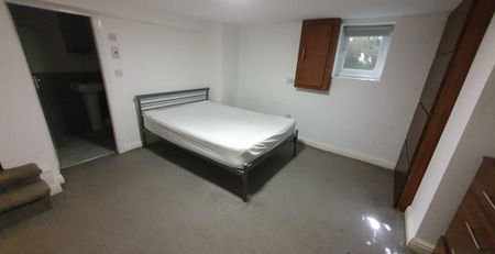 4 Pennington Grove, Woodhouse, Leeds, LS6 2JL - Photo 5