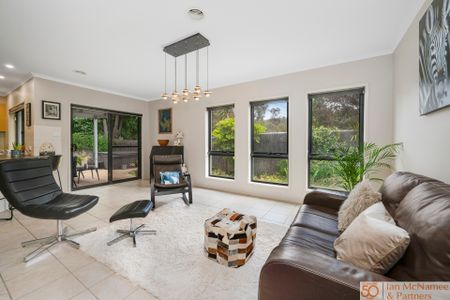 8/15 Ironbark Circuit, Jerrabomberra NSW 2619 - House For Rent | Domain - Photo 4