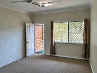 Lowset 2 bedroom unit close to school - shops and beach - Photo 5