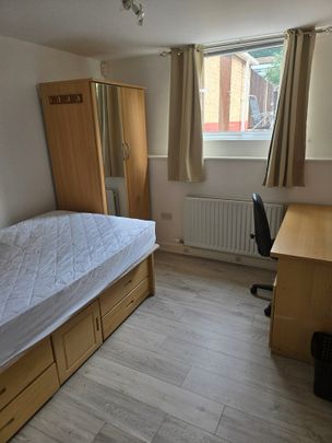 5 Bed Terraced House, Leeson Walk, B17 - Photo 1