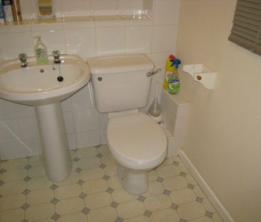 Flat to rent on - Photo 3