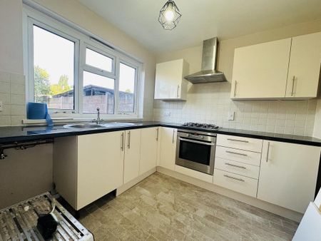 2 bedroom end of terrace house to rent - Photo 4
