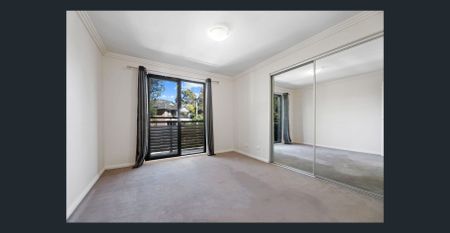 SPACIOUS 2 BEDROOM TOWNHOUSE IN GREAT LOCATION - Photo 4