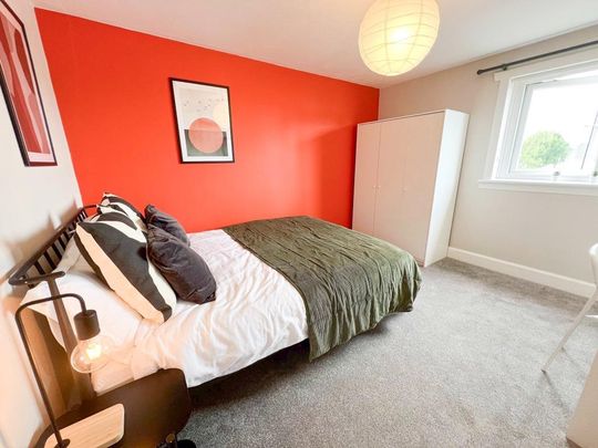 3 bedroom flat to rent - Photo 1