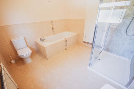 2 bedroom terraced house to rent - Photo 4