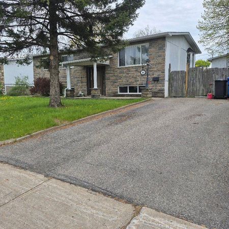 Bungalow à Louer 2600$/mois 4 ch. 2 sdb. (Chateauguay) - Photo 3
