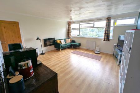 New Court, Addlestone, Surrey, KT15 - Photo 2