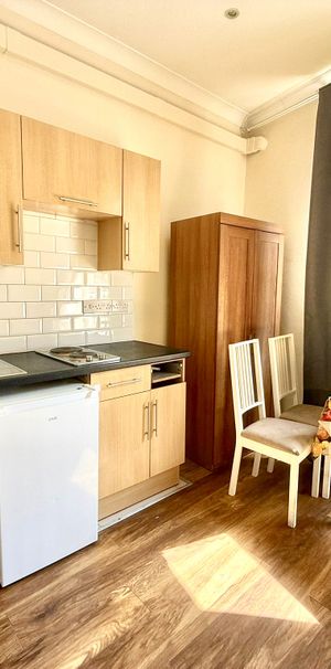 Blythe Road, Shepherds Bush, W14 - Photo 1