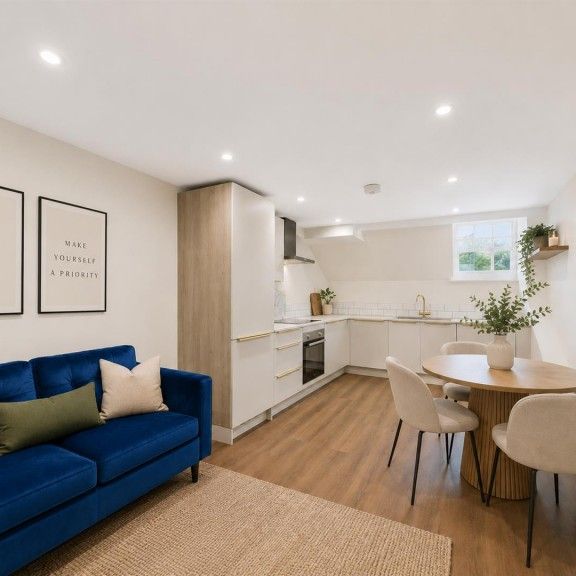 2 BED Apartment To rent - Photo 1