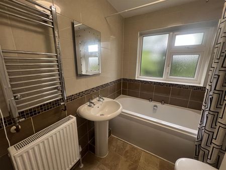 Amanda Drive, Hatfield, Doncaster - Photo 2