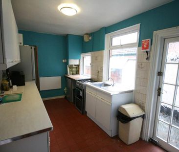 3 bedroom terraced house to rent - Photo 6