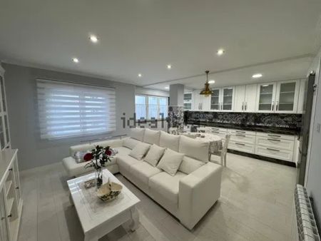 Alquiler de piso en CL Diecisiete De Agosto, 6 - Photo 2