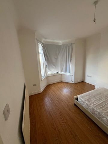 Room in a Shared House, Jutland Road, SE6 - Photo 5