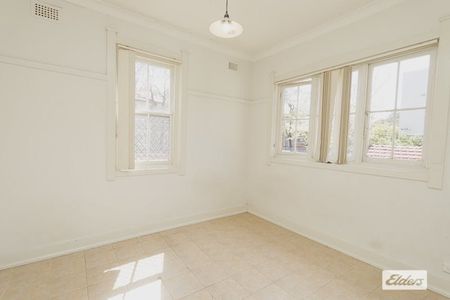 TWO BEDROOM GRANNY FLAT IN GREAT LOCATION! - Photo 2