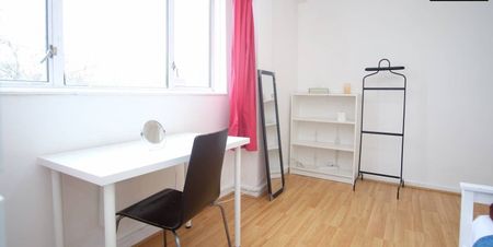 1 bedroom flat for rent - Photo 2