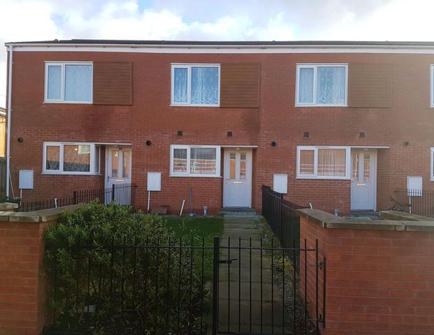 2 bedroom terraced house to rent - Photo 1