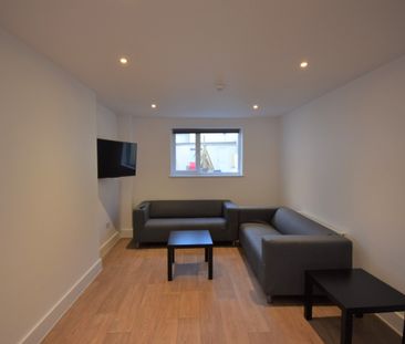 Double Ensuite- Spacious Communal Areas - Photo 1