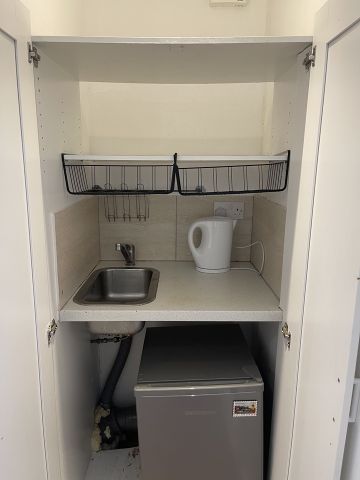 Studio Flat, Bennett Road, E13 - Photo 4