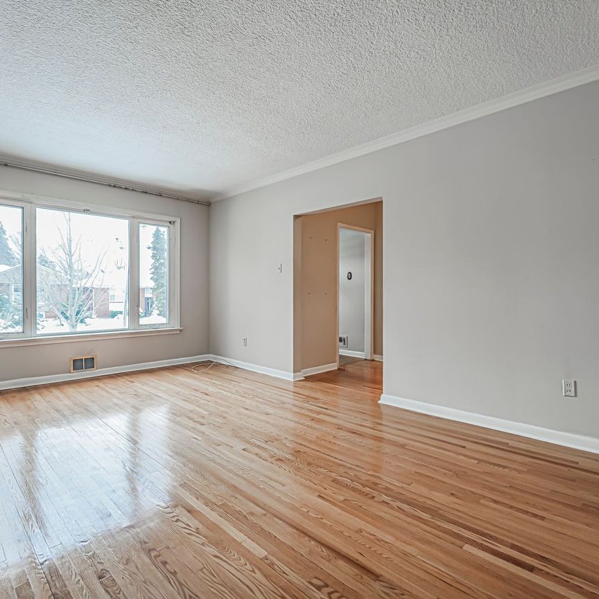 For Lease - 12 North Heights Road Unit# Upper, Toronto, Ontario - Photo 1
