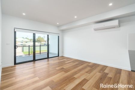 Modern 2 Bedroom Unit in Wallsend - Photo 2