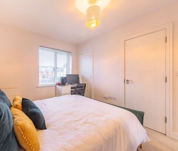 2 Bed Terraced House, Lindisfarne Way, RG2 - Photo 2