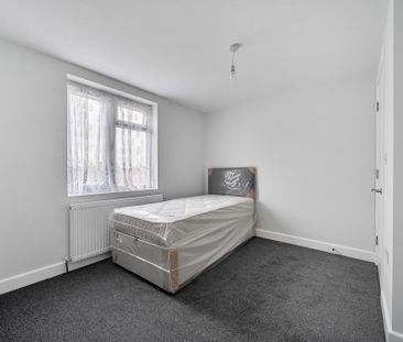 4 bedroom semi-detached house to rent - Photo 5