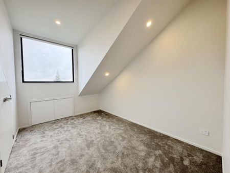 Brand-New Townhouse – Modern Style and Smart Design - Photo 2