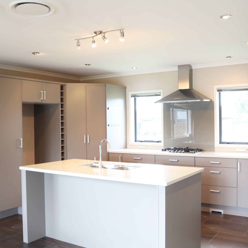 Large Family Living - Photo 1