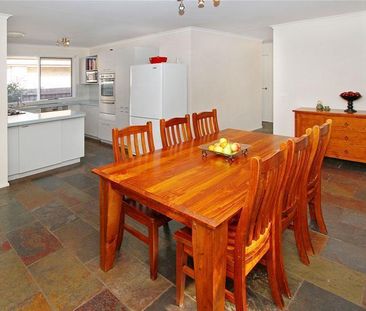 STUNNING 4 BEDROOM FAMILY HOME IN QUIET COURT LOCATION - Photo 3