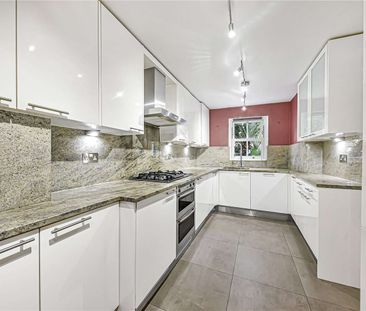 Modern 4 bedroom townhouse in a secure gated development, close to ... - Photo 3