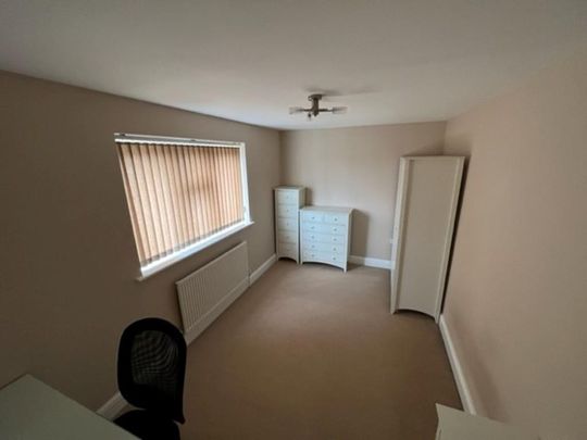 1 bedroom in a house share to rent - Photo 1