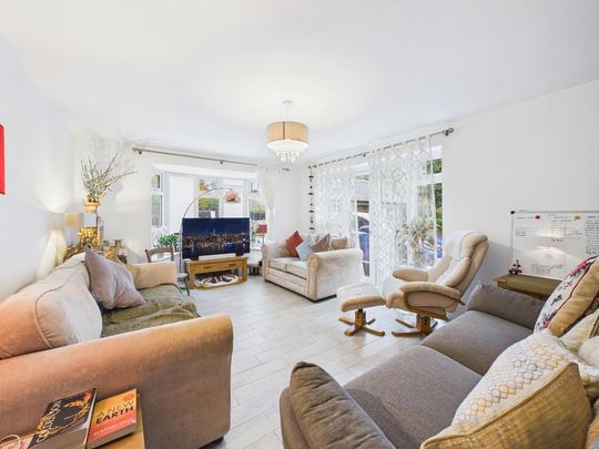 4 bedroom detached house to rent - Photo 1