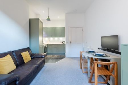 2 bedroom ground floor flat to rent - Photo 3