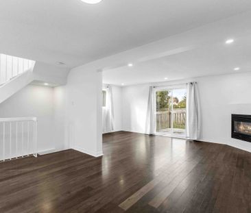 For Lease - 1 Berkshire Way, Barrhaven, Ontario - Photo 2