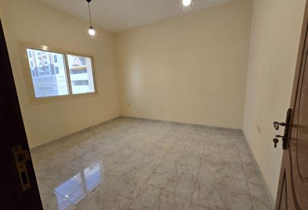 One bedroom and living room, central air conditio - Photo 2