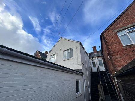 2 bedroom flat to rent - Photo 4