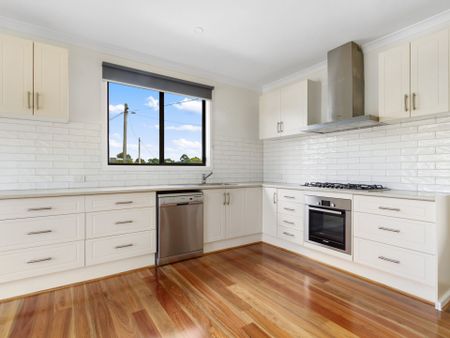 3 Bedroom Home - Photo 3