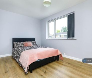 1 bedroom in a house share to rent - Photo 4