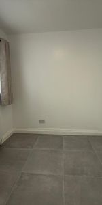 Studio Flat, St Marys Road, IG1 - Photo 4