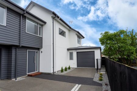 Riccarton – New Townhouse, 3bed/2bath, Ideal location! - Photo 2