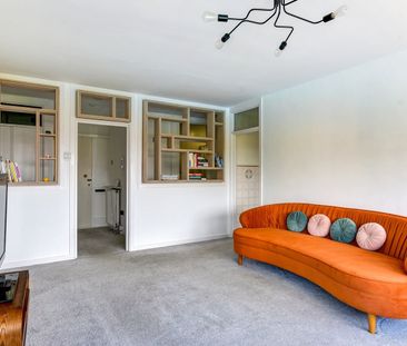 1 Bed Flat, The Drive, BN3 - Photo 2