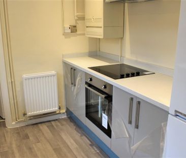 2 bedroom semi-detached house to rent - Photo 4