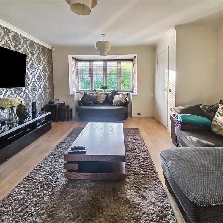 4 bedroom detached house to rent - Photo 1