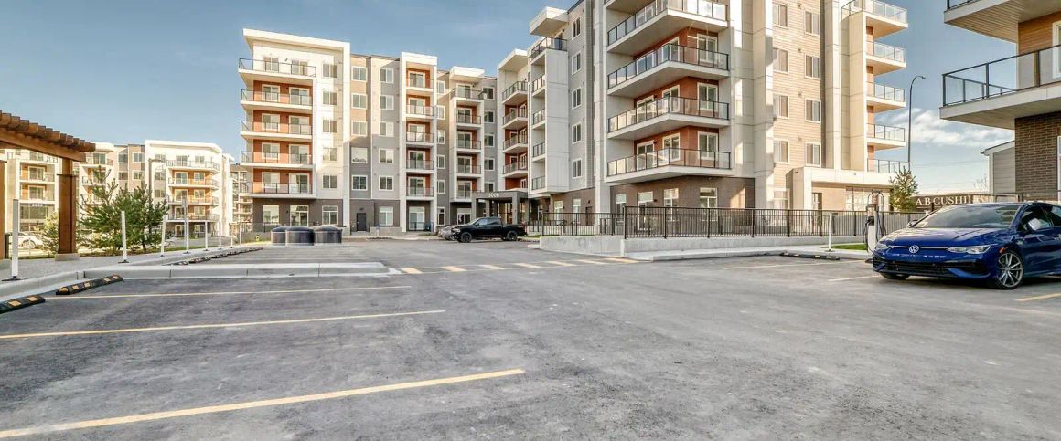 BRAND NEW, NEVER LIVED IN 2 bed 2 bath 1 parking 1 locker, unobstructed views — 2 Bedrooms Condo Unit - Photo 1