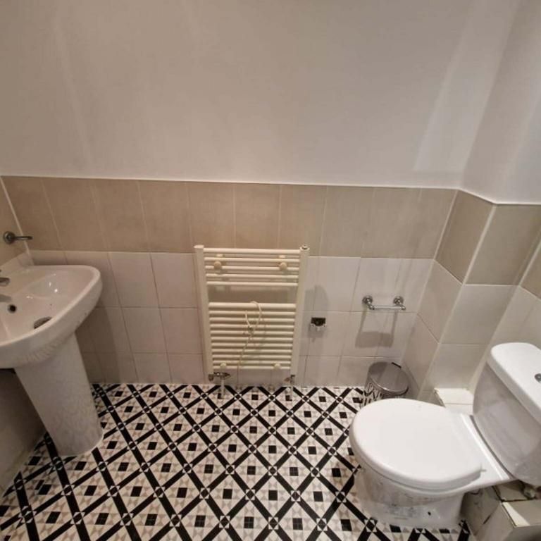 4 bedroom flat share to rent - Photo 1