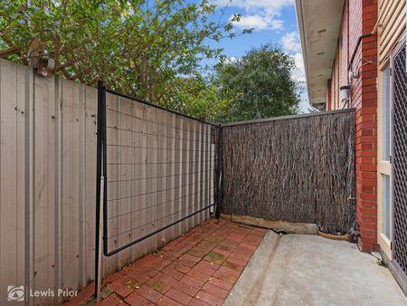 Charming Townhouse in Prime Location - Photo 4