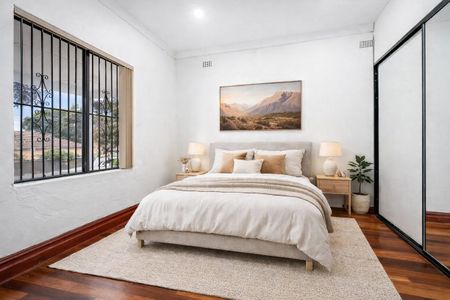 Bright & Spacious, Classic Family Comfort in Belmore - Photo 3