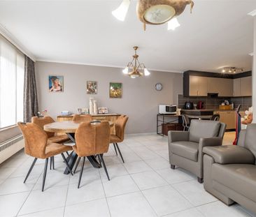 Appartement met 2 slpk gelegen tenmidden het centrum - Photo 4